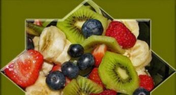 Frutta fresca di stagione a colazione