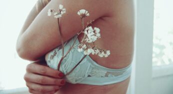 Le donne non sono soddisfatte del proprio décolleté