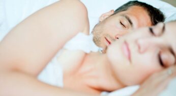 Qual è la postura corretta per dormire? Lo svela una fisioterapista specializzata