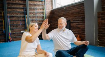 Ginnastica per anziani: 5 esercizi da seduti