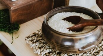 Acqua di riso fermentata: a cosa serve e come farla