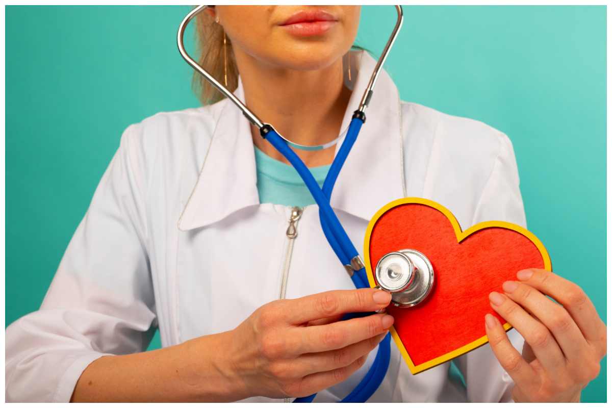 Infarto, con questi alimenti di tutti i giorni si rischia prima della terza età: ecco perché bisogna buttarli subito