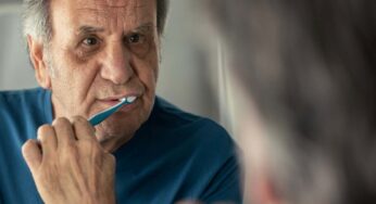 Ictus, attenzione a quando ti lavi i denti: se non sbagli questo passaggio abbassi di molto le probabilità di un attacco