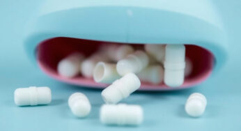 Chewing gum: scienziati avvertono sui rischi delle microplastiche rilasciate