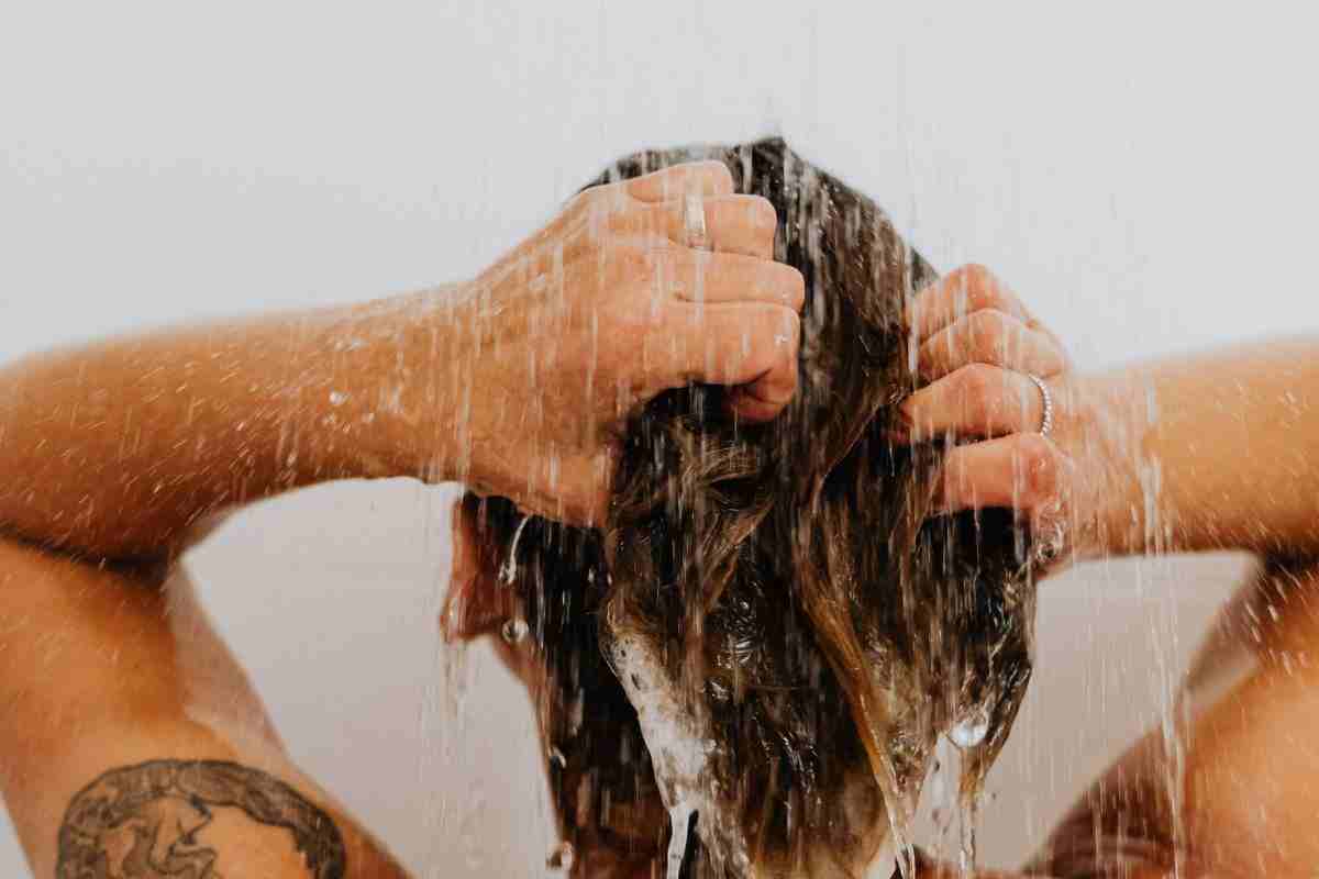 lavare i capelli nel modo corretto